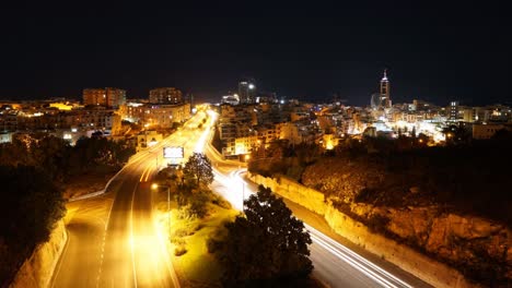 Video-De-Lapso-De-Tiempo-De-Malta,-Carretera-Principal-Y-St-Julians-En-La-Noche