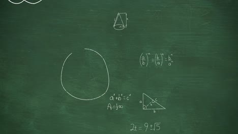 Mit-Kreide-Geschriebene-Mathematische-Berechnungen,-Die-Sich-Auf-Einer-Grünen-Tafel-Bewegen,-4K