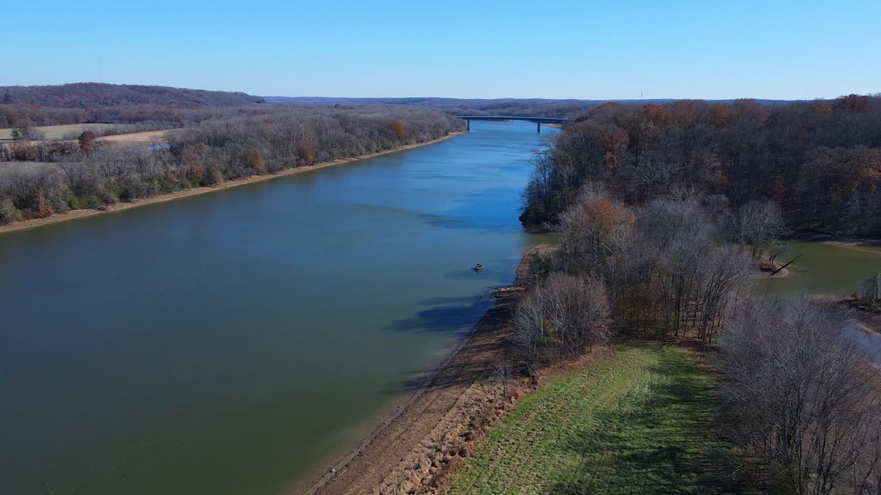 vista aérea del río cumberland durante el día, vía fluvial en estados unidos