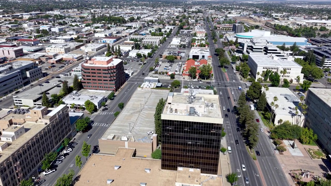 Órbita aérea del centro de Bakersfield, California