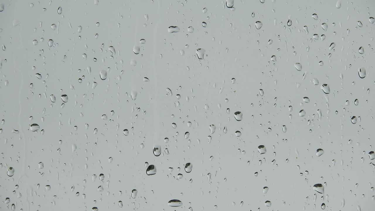 clima lluvioso fuera de la ventana