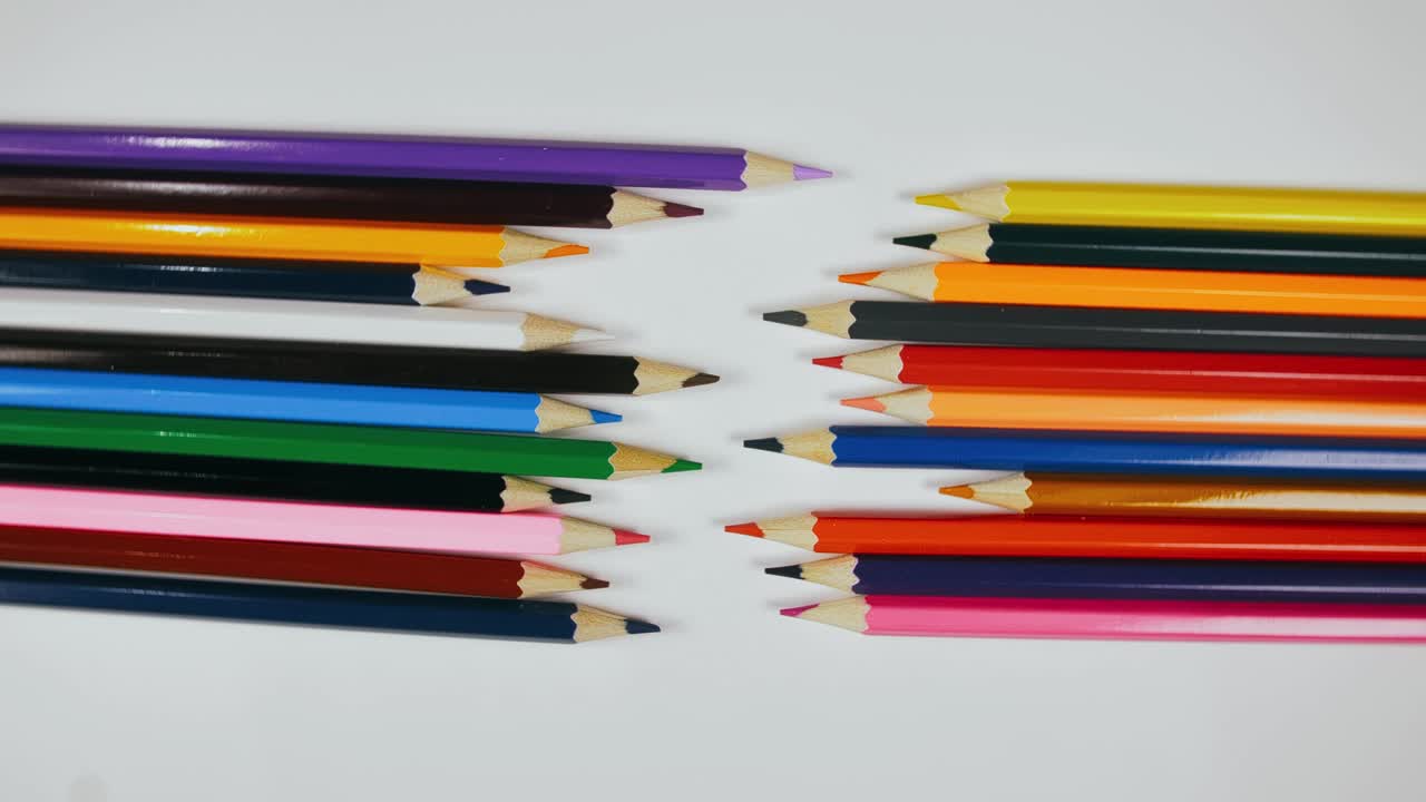 el bolígrafo se sintió en el tocadiscos. el marcador girar girar. girar, crear patrón, hacer el diseño de la forma del círculo. vista superior, colocación plana