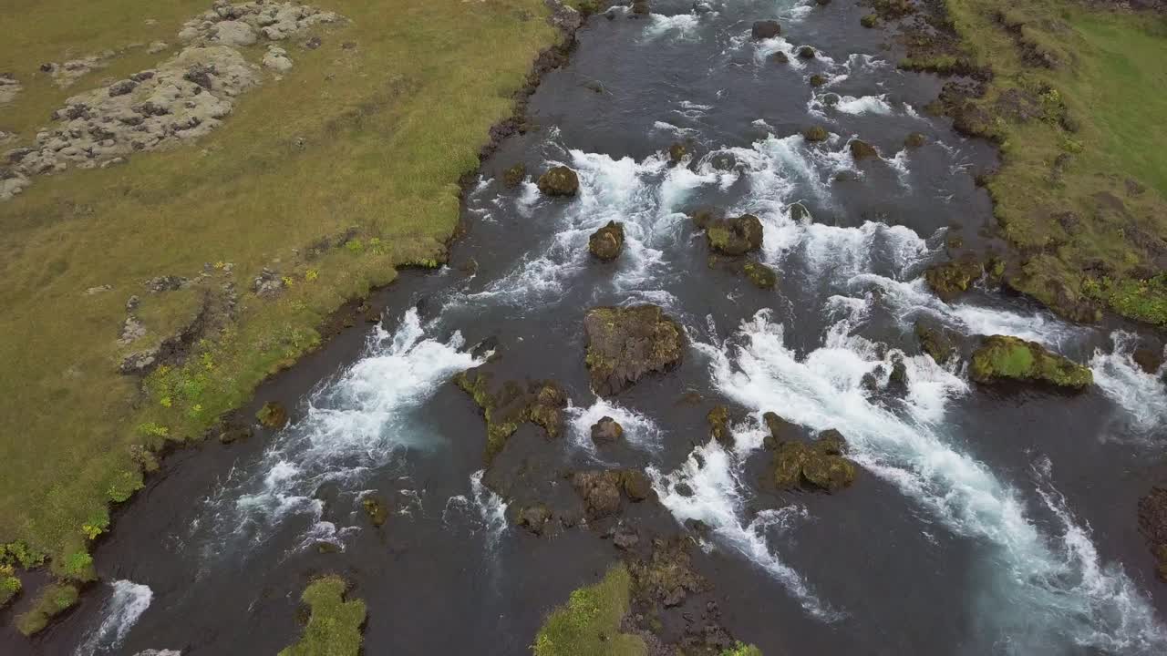 Video aereo del fiume Fossalar in Islanda