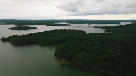 Maravillosa-Vista-Aérea-Por-Drones-Del-Lago-Percy-Priest-En-El-Estado-De-Tennessee,-Dolly-En