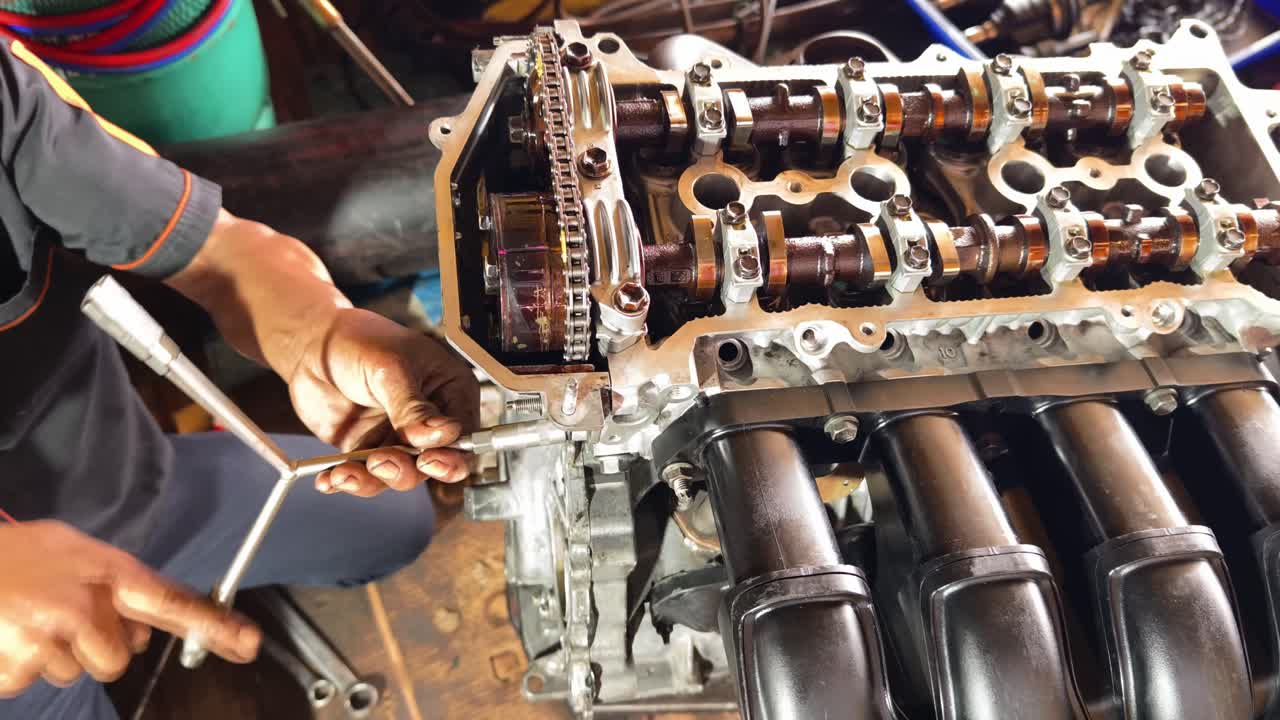 reparación de motores de automóviles por mecánico