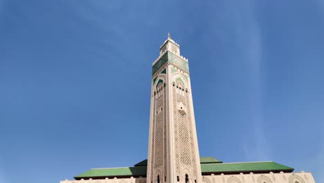 Torre-De-La-Mezquita-Hassan-II,-Punto-De-Referencia-Del-Minarete-En-Casablanca,-Marruecos