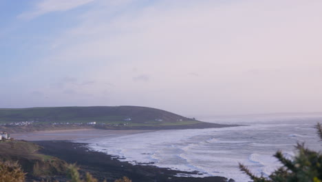 Vista-Panorámica-De-Saunton-Sands-Desde-Baggy-Point-En-Devon,-Reino-Unido