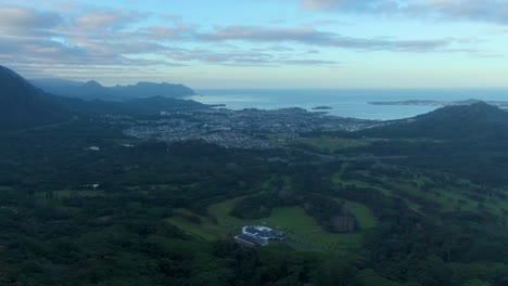 Impresionante-Vista-De-Kaneohe-En-El-Valle-De-Nuuanu,-Hawaii,-EE.UU.