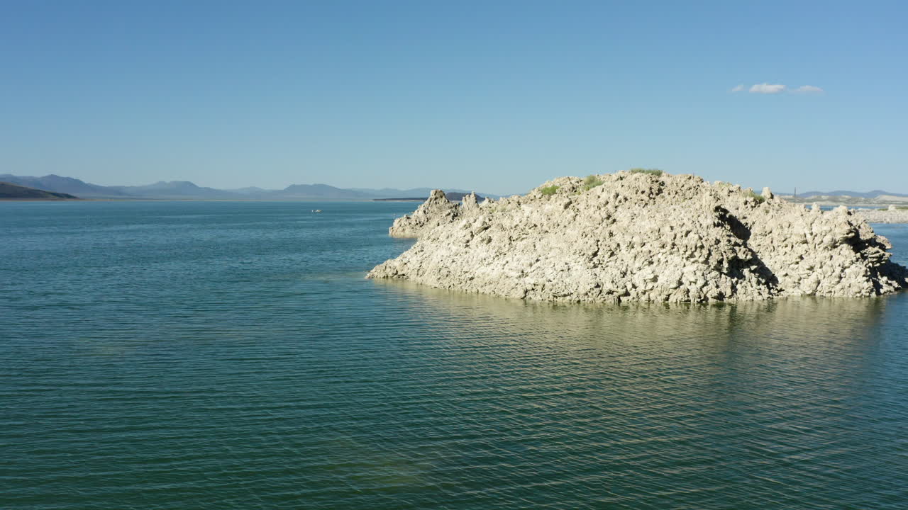 Video of tufa tower at Mono Lake tufa State Natural Reserve, California