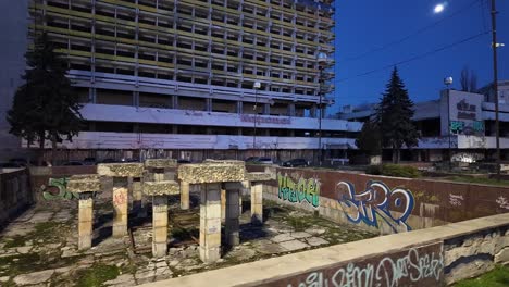 Hotel-Nacional-Abandonado-En-La-Noche-Construyendo-El-Centro-De-La-Ciudad-De-Chisinau-Moldavia