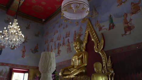 Gold-Buddha-Tilt-Shot-Innen-Wat-Suwan-Dararam-Ratchaworawihan-Wat-Wandararam-Ratchaworawihan??