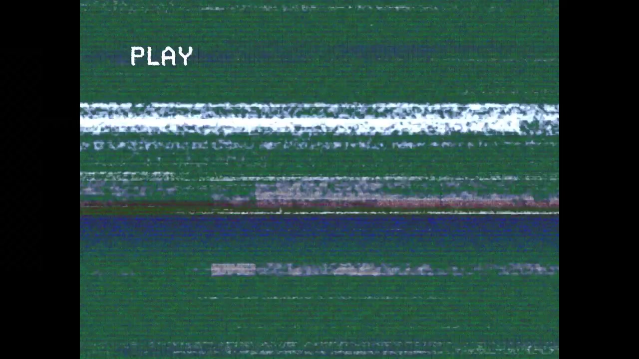 Disturbo statico analogico in movimento su sfondo trasparente, etichetta PLAY che avvia bande colorate per la riproduzione su nastro.