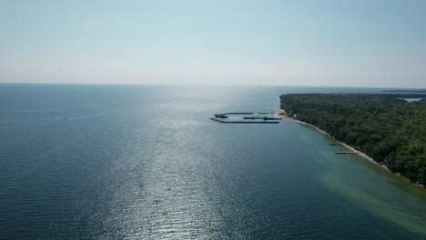 Ferry-boat-sitting-in-port-about-to-leave-transporting-cars-and-people