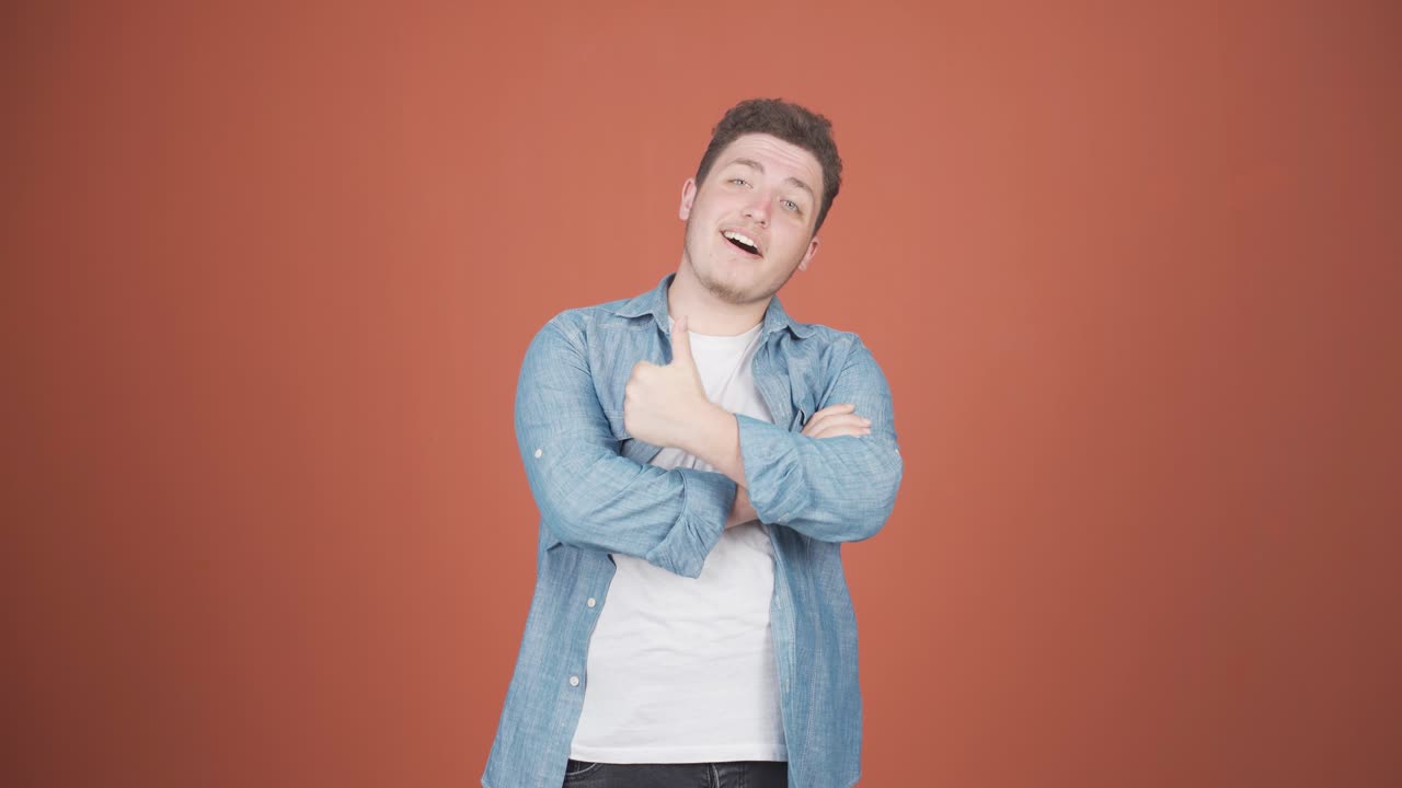 그가 들은 뉴스를 좋아하고 승인한 사람.