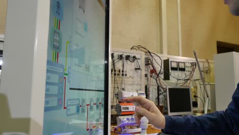 sesión de formación interactiva en ingeniería eléctrica