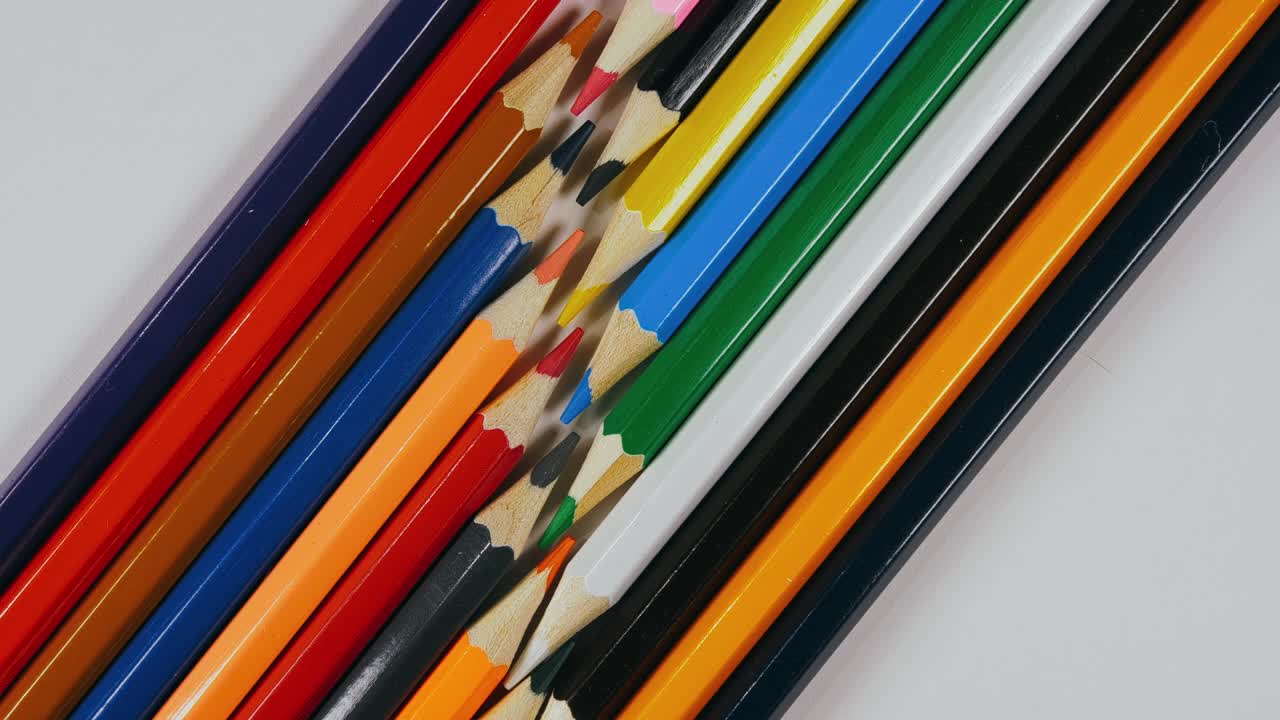 el bolígrafo se sintió en el tocadiscos. el marcador girar girar. girar, crear patrón, hacer el diseño de la forma del círculo. vista superior, colocación plana