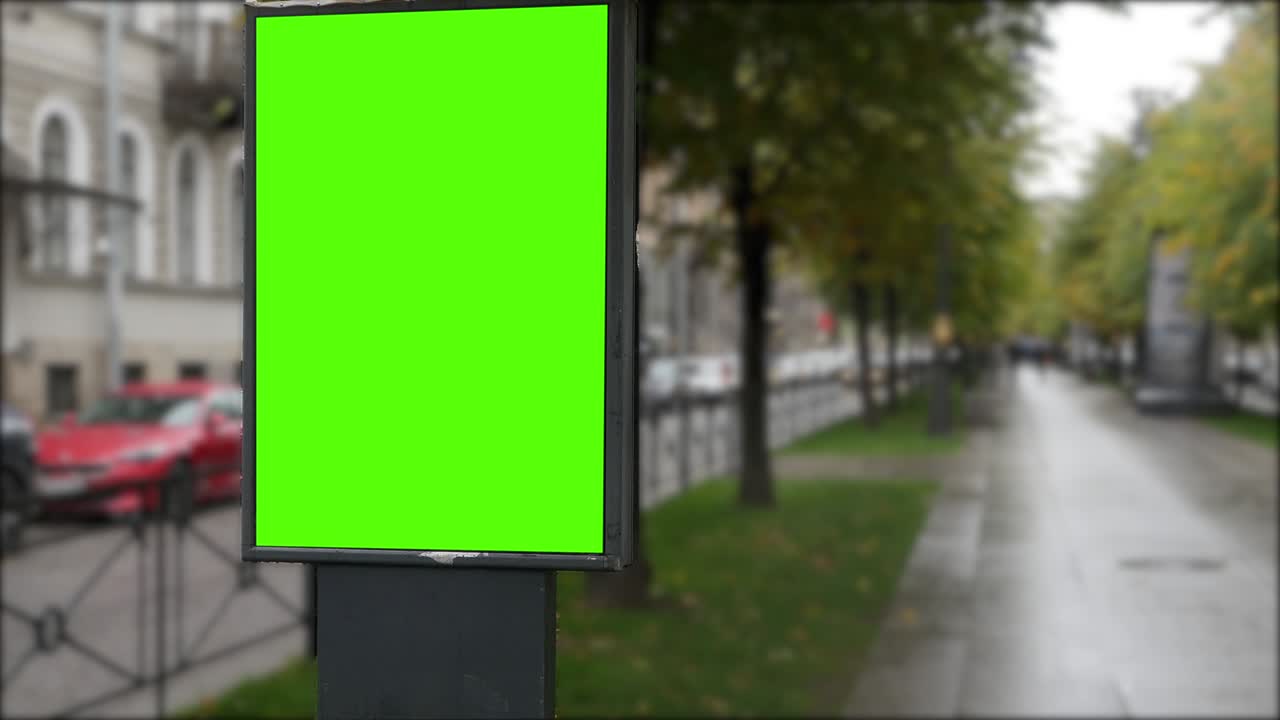pantalla verde de cartel en una calle de la ciudad