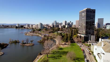 Empuje-Aéreo-Lento-Hacia-El-Horizonte-De-Oakland-California