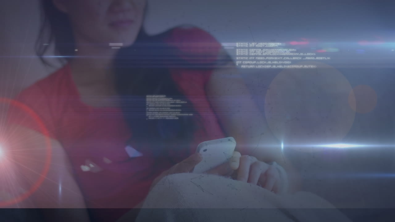 스마트 폰을 사용하는 아시아 여성에 대한 데이터 처리 및 조명의 애니메이션