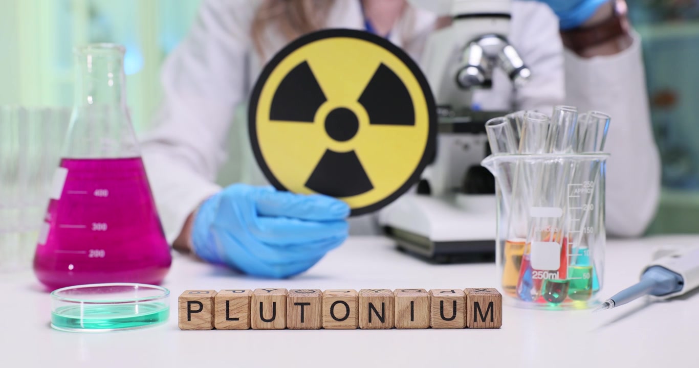 Análisis de laboratorio exhaustivo de plutonio utilizando equipo químico especializado