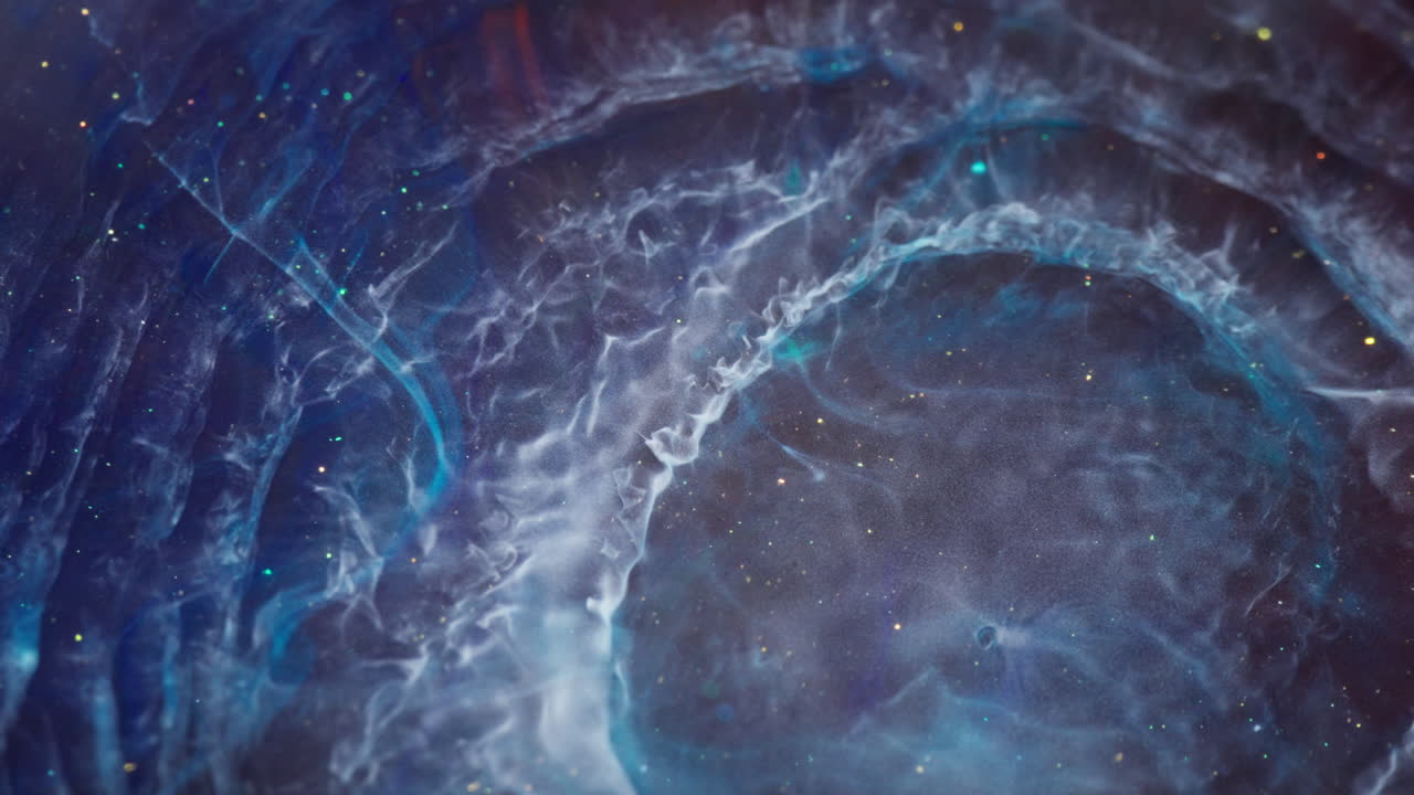 Abstrakt blå kosmisk baggrund med hvirvlende væske og glødende ringe.