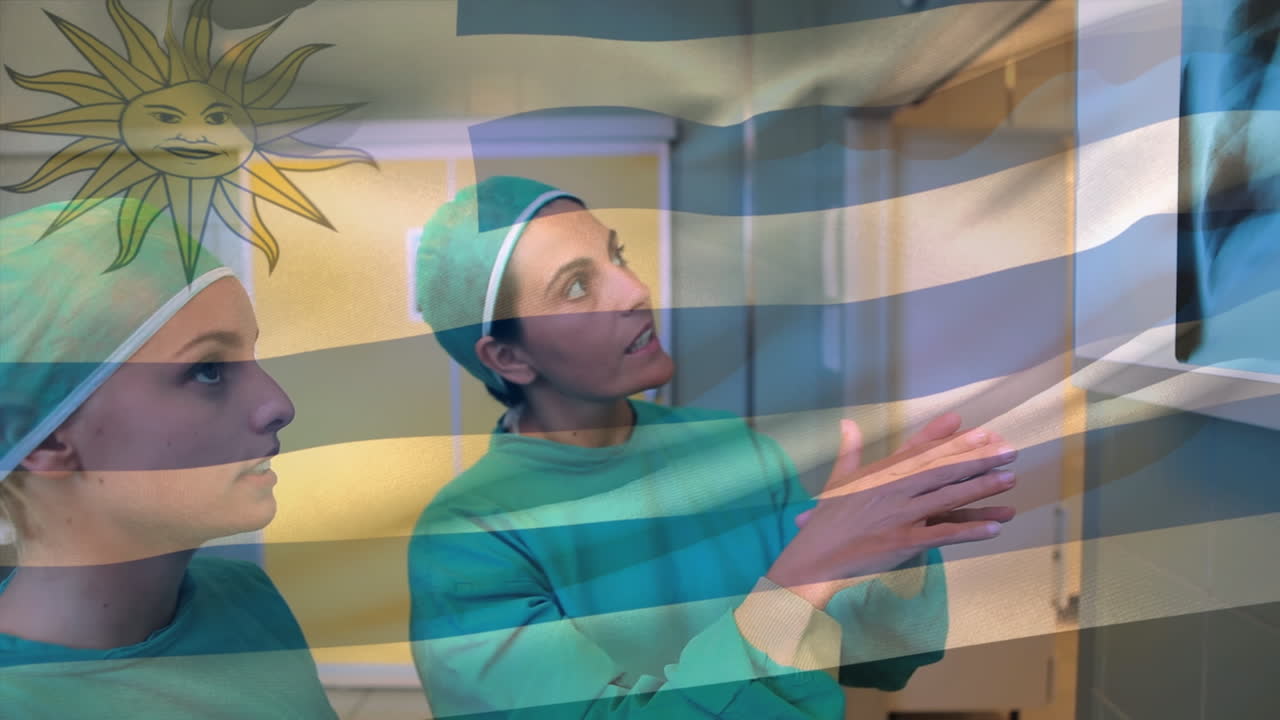 animación de la bandera de uruguay sobre mujeres médicas caucásicas hablando