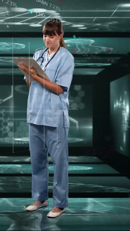 animación de una doctora biracial sobre el procesamiento de datos