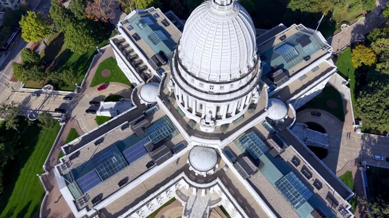 매디슨 위스콘신에 있는 주 수도 위를 항공 촬영한 영상