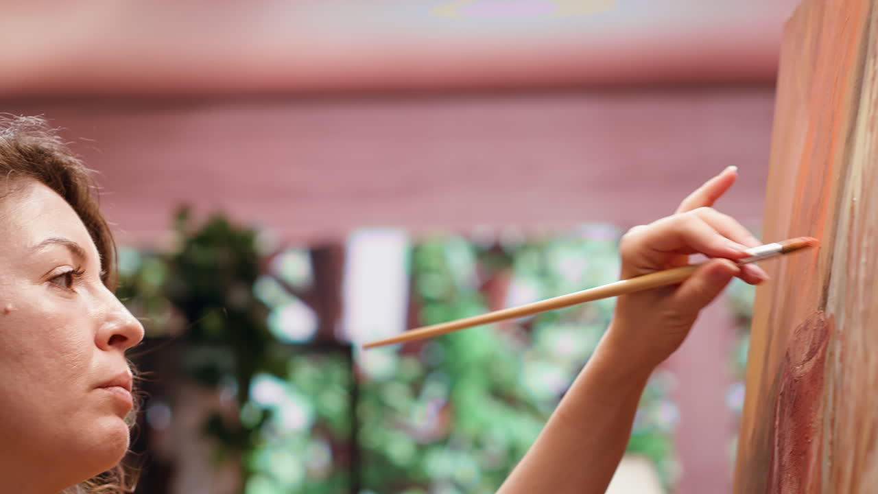 캔버스에 있는 여성 그림