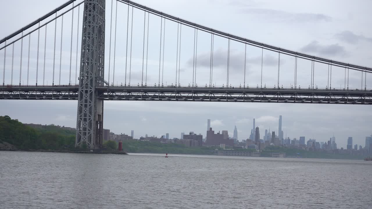 뉴욕에서 건너는 크고 아름다운 다리