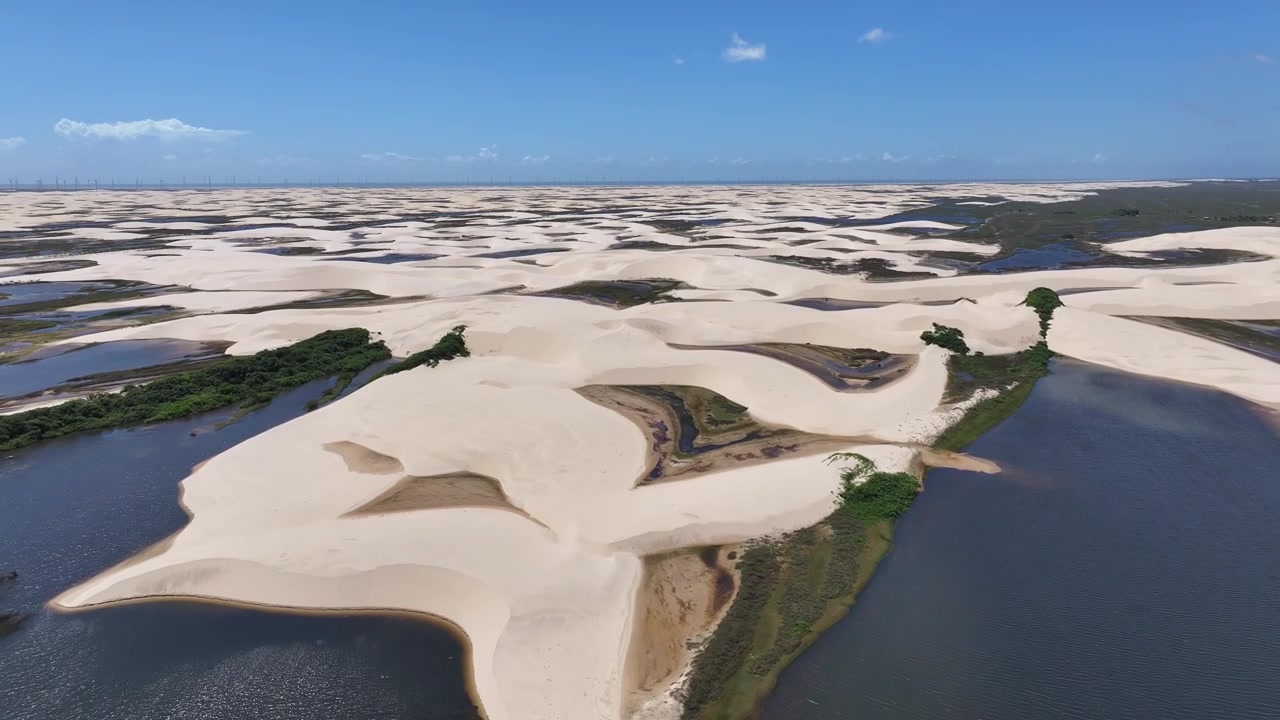 Lençóis a Paulino Neves nel Maranhão, Brasile. Paesaggio naturale. Dune di sabbia sinuose. Lençóis a Paulino Neves. Laghi di acqua piovana. Belle dune alte. Viaggio estivo. Nord-est del Brasile.