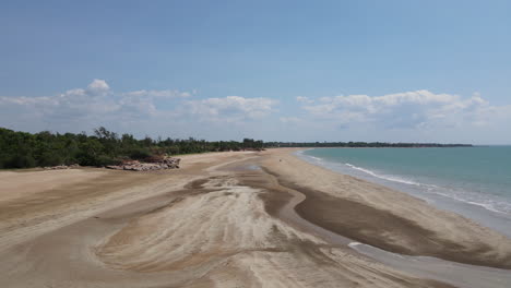 toma de drones en movimiento de acantilados en casuarina beach darwin, territorio del norte