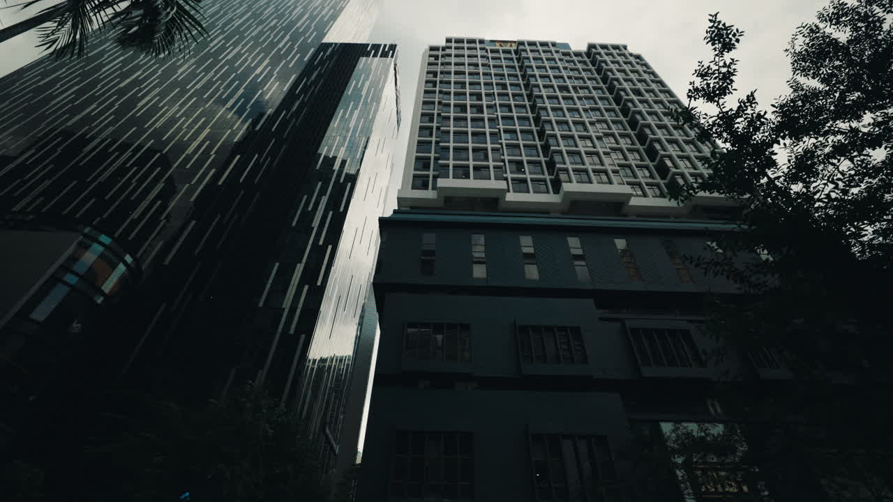 Los rascacielos modernos en el entorno urbano