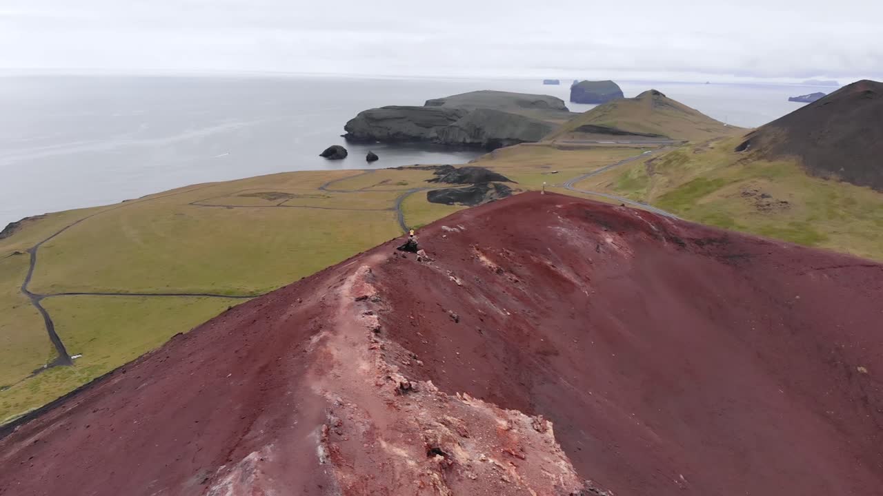 아이슬란드의 heimaey 섬에 있는 eldfell vulcano에서 공중 축소