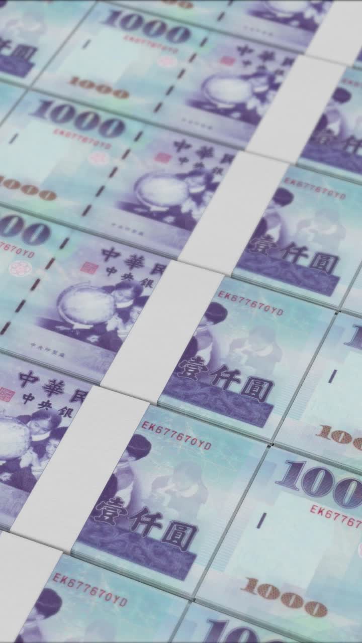 Vídeo vertical de notas de 1000 DÓLARES NOVOS DE TAIWAN impressas por uma prensa de dinheiro