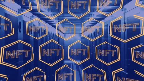 testo nft su più icone a forma esagonale che galleggiano contro la stanza del server del computer