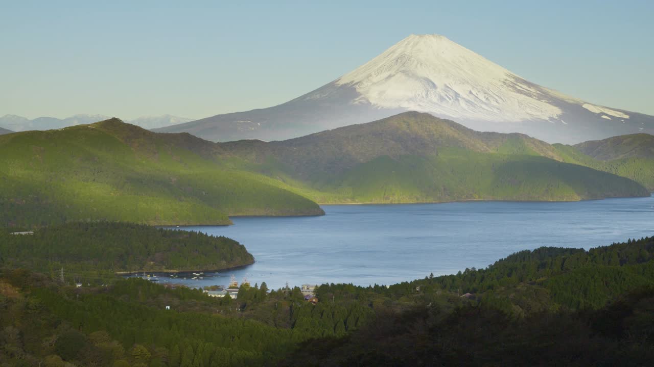 Wide-angle view of Mount Fuji and Lake Ashinoko in Hakone, Japan during daytime.
