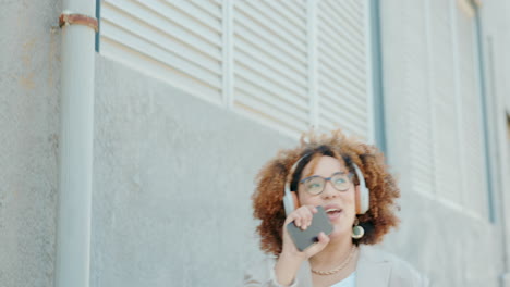 Business-woman,-headphones