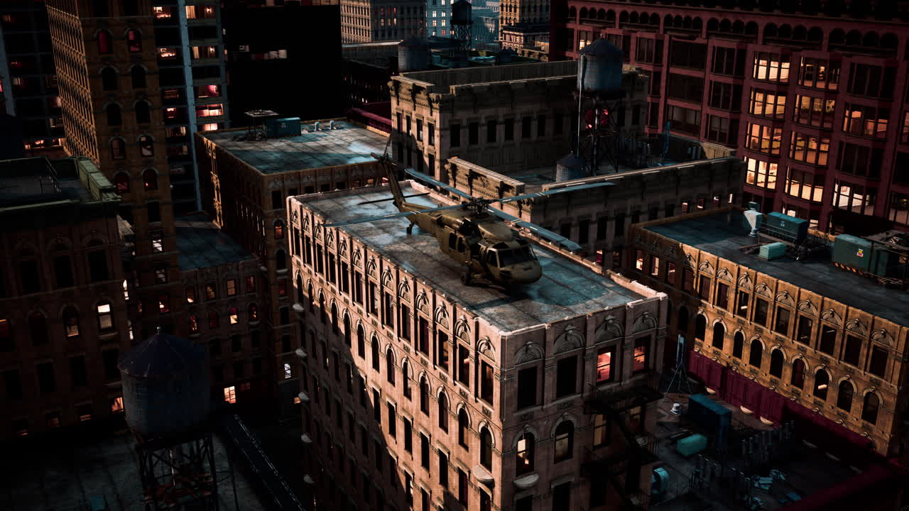 helicóptero militar en el techo de una ciudad por la noche