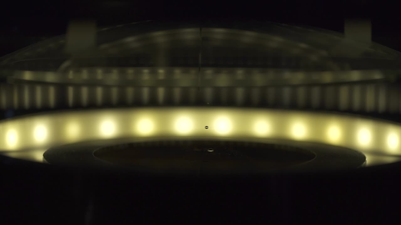 과학 기계에 정지된 물방울