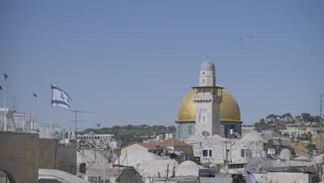 the dome of the rock , an islamic shrine on the temple mount in the old city of jerusalem