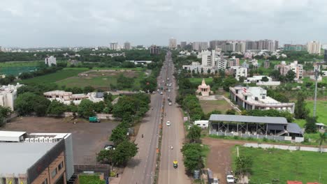 there are many vehicles coming on the road