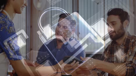 animación del candado de seguridad de la red sobre las personas que utilizan el terminal de pago
