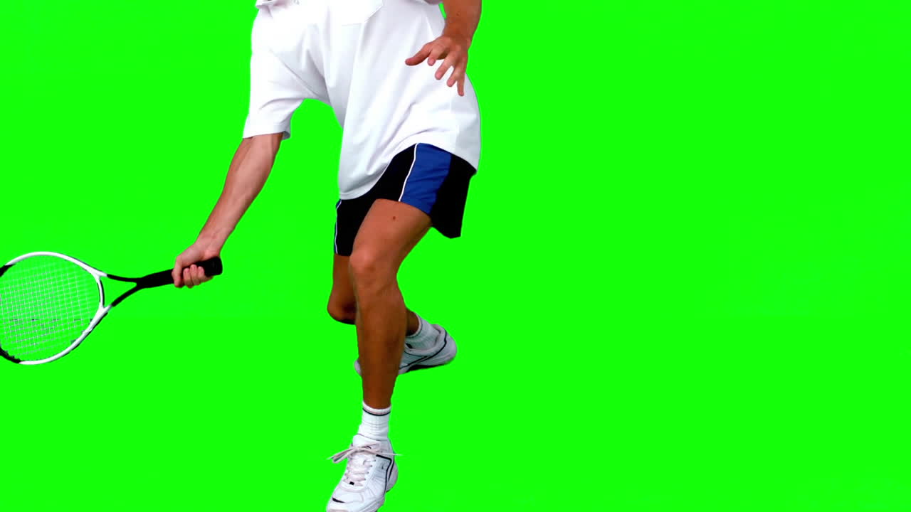 테니스를 연습하는 남자