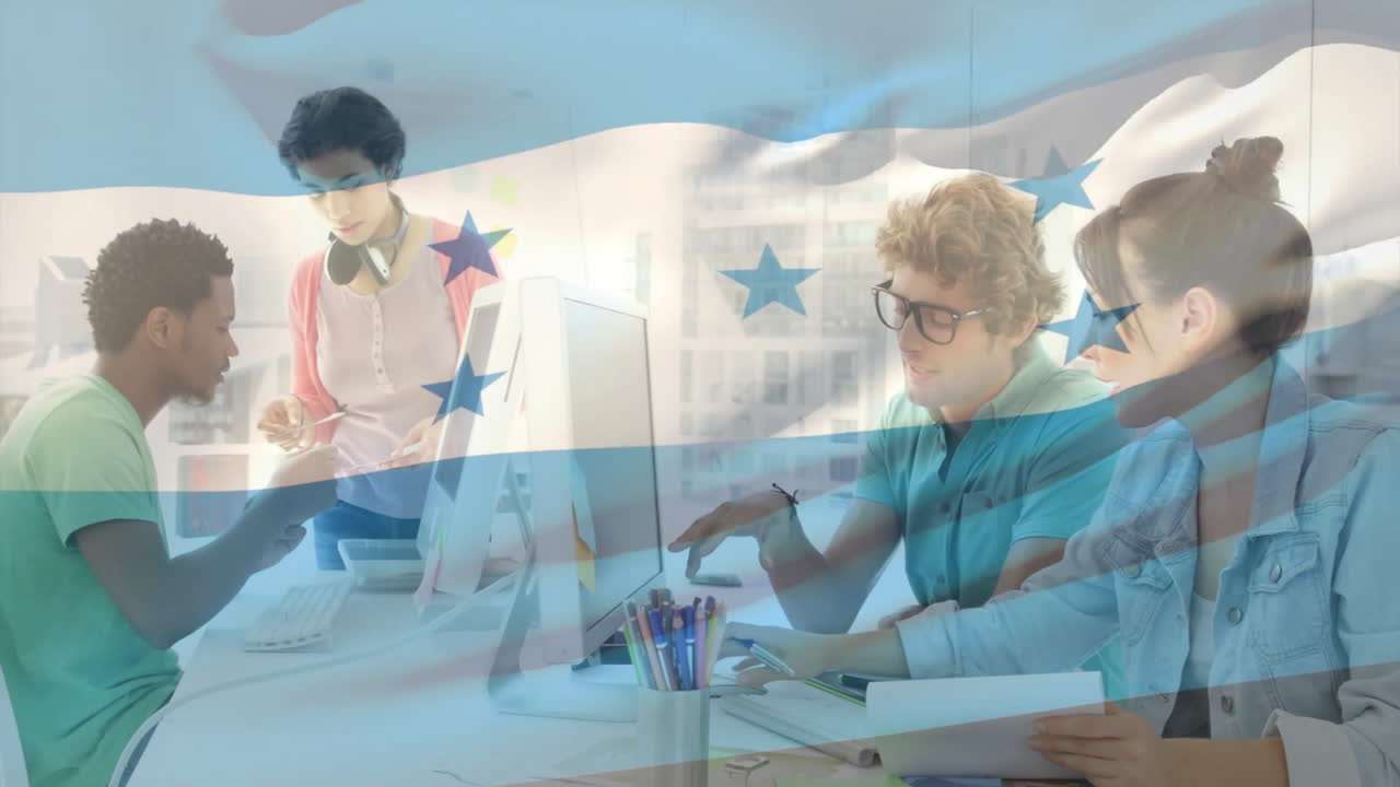 анимация флага гондураса над разнообразной командой, сотрудничающей в современном офисе