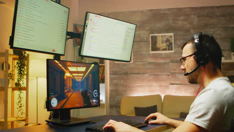 zoom de un jugador profesional con auriculares