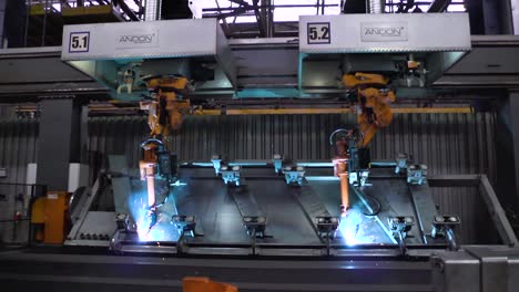 automated welding process using industrial robots