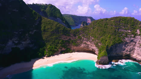 Famous-T-rex-beach-in-Nusa-Penida-with-people-enjoying-sun-and-sea