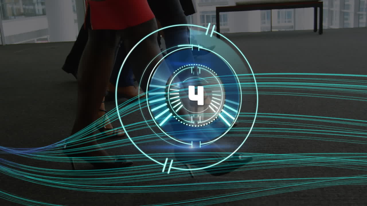 사무실에서  ⁇ 고 있는 사업가들의 낮은 부분에 대한 라운드 스캐너와 빛의 흔적에 대한 카운트다운