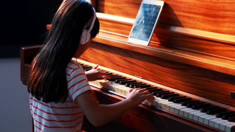 girl playing piano 4k